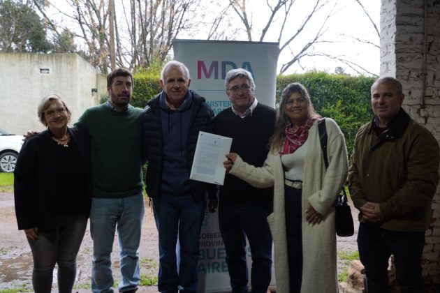 Ustarroz y el ministro Javier Rodríguez encabezaron la Mesa Frutícola Provincial