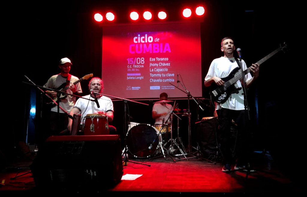 La cumbia volvió a ser protagonista en una nueva noche musical en La Trocha