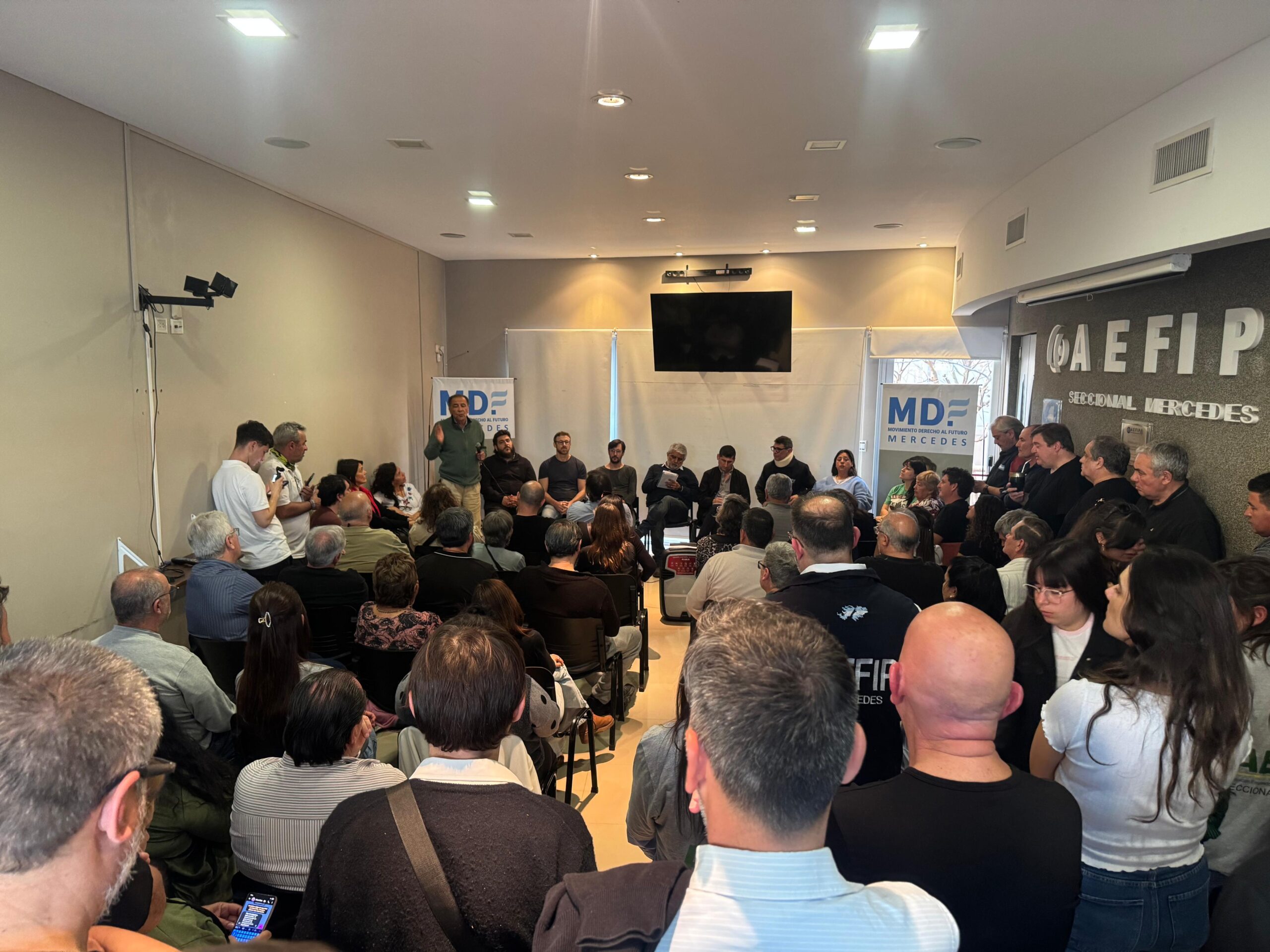 MDF reunió en Mercedes a una amplia representación política, sindical y social
