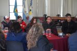 El Comité de Emergencia convocó a instituciones locales para comenzar a coordinar acciones de prevención ante posibles eventos climáticos El Municipio puso en marcha la planificación de un plan de contingencia y convocó a instituciones locales para fortalecer la prevención y la respuesta ante posibles eventos climáticos de gran magnitud. El intendente municipal Juan Luis Mancini encabezó la primera reunión ampliada del Comité de Emergencia Municipal, un encuentro que tuvo como objetivo comenzar a organizar y coordinar acciones ante los posibles efectos del fenómeno climático El Niño. Durante la reunión se analizaron posibles escenarios y se comenzó a trabajar en la identificación de recursos, responsabilidades y mecanismos de coordinación entre las distintas instituciones que podrían intervenir ante una eventual emergencia. WhatsApp Image 2026-09-08 at 08.30.19.jpeg La planificación contempla posibles situaciones de lluvias intensas, tormentas severas, anegamientos, inundaciones, cortes de energía, dificultades en la circulación y afectación de servicios públicos. Esta primera reunión constituye el punto de partida de un trabajo que continuará el próximo viernes, cuando se realizará un nuevo encuentro para profundizar la planificación y avanzar en la definición de las acciones necesarias. Desde el Municipio se busca anticiparse a posibles escenarios, y fortalecer la capacidad de respuesta, trabajando de manera articulada con las instituciones y la comunidad. La prevención y la planificación son fundamentales para que Suipacha esté preparada ante cualquier eventualidad climática.