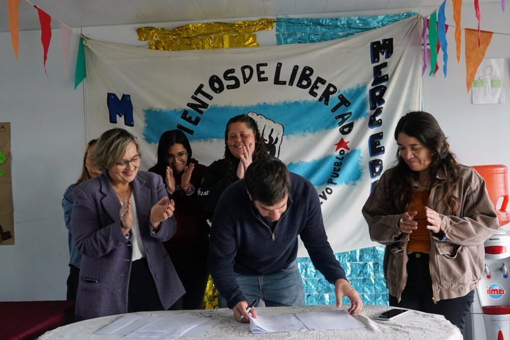 Municipio firma convenio con Centro Barrial del MTE