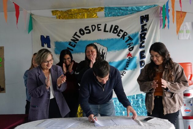 Municipio firma convenio con Centro Barrial del MTE